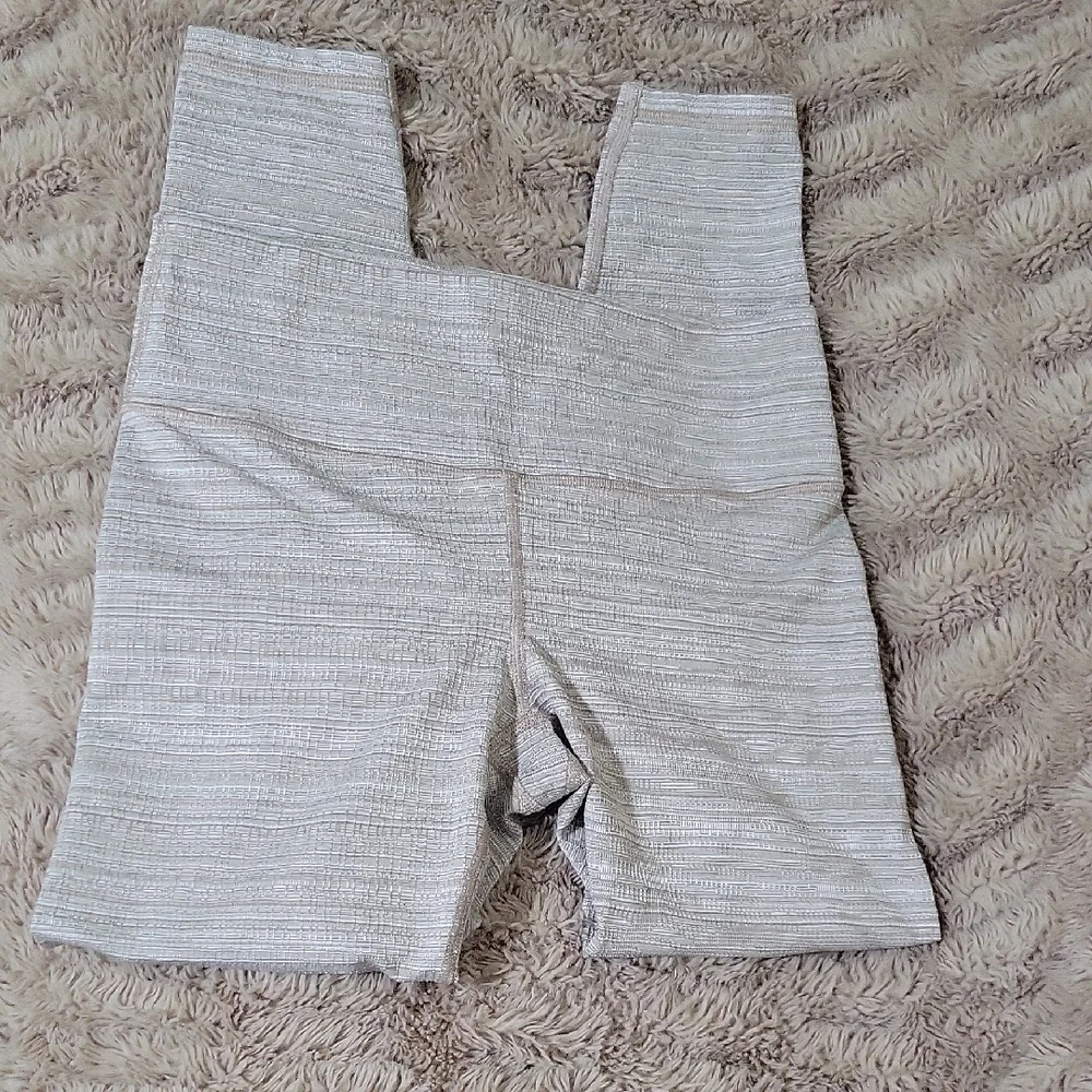 Athleta Textured Tan and Cream Leggings Sz Medium - Picture 1 of 7